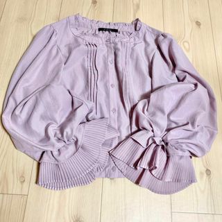 ダブルクローゼット(w closet)のw closet フリル 長袖　薄紫　ブラウス(シャツ/ブラウス(長袖/七分))