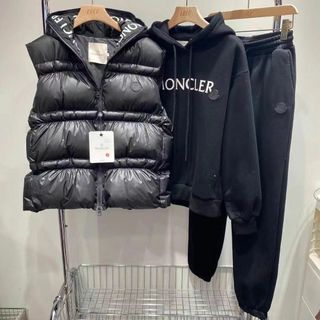 モンクレール(MONCLER)のMONCLERモンクレール3点セットです人気ダウンジャケットのパーカーです(その他)