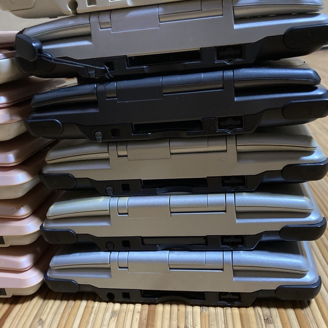 任天堂(ニンテンドウ)のNintendoDS初期型（ジャンク）11台 エンタメ/ホビーのゲームソフト/ゲーム機本体(携帯用ゲーム機本体)の商品写真