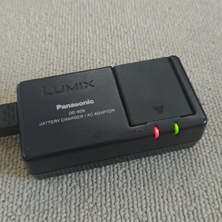 パナソニック(Panasonic)のPanasonic LUMIX用充電器 DE-929 とDMW-BCA7(コンパクトデジタルカメラ)