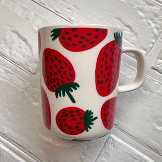 マリメッコ(marimekko)の新品 未使用 マリメッコ マンシッカ いちご マグカップ コーヒーカップ カップ(食器)