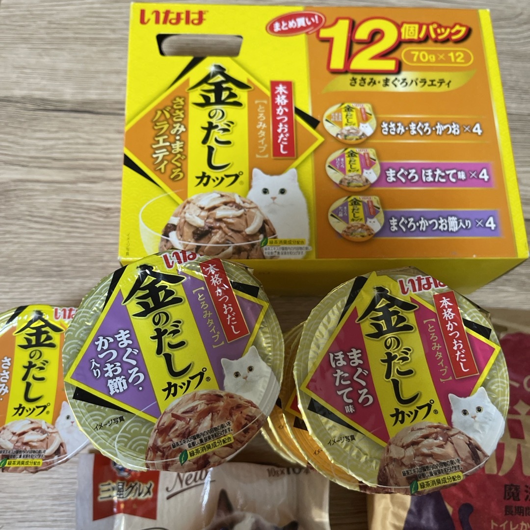 猫ちゃん用　砂　おやつ　金のだしカップ　セット その他のペット用品(猫)の商品写真