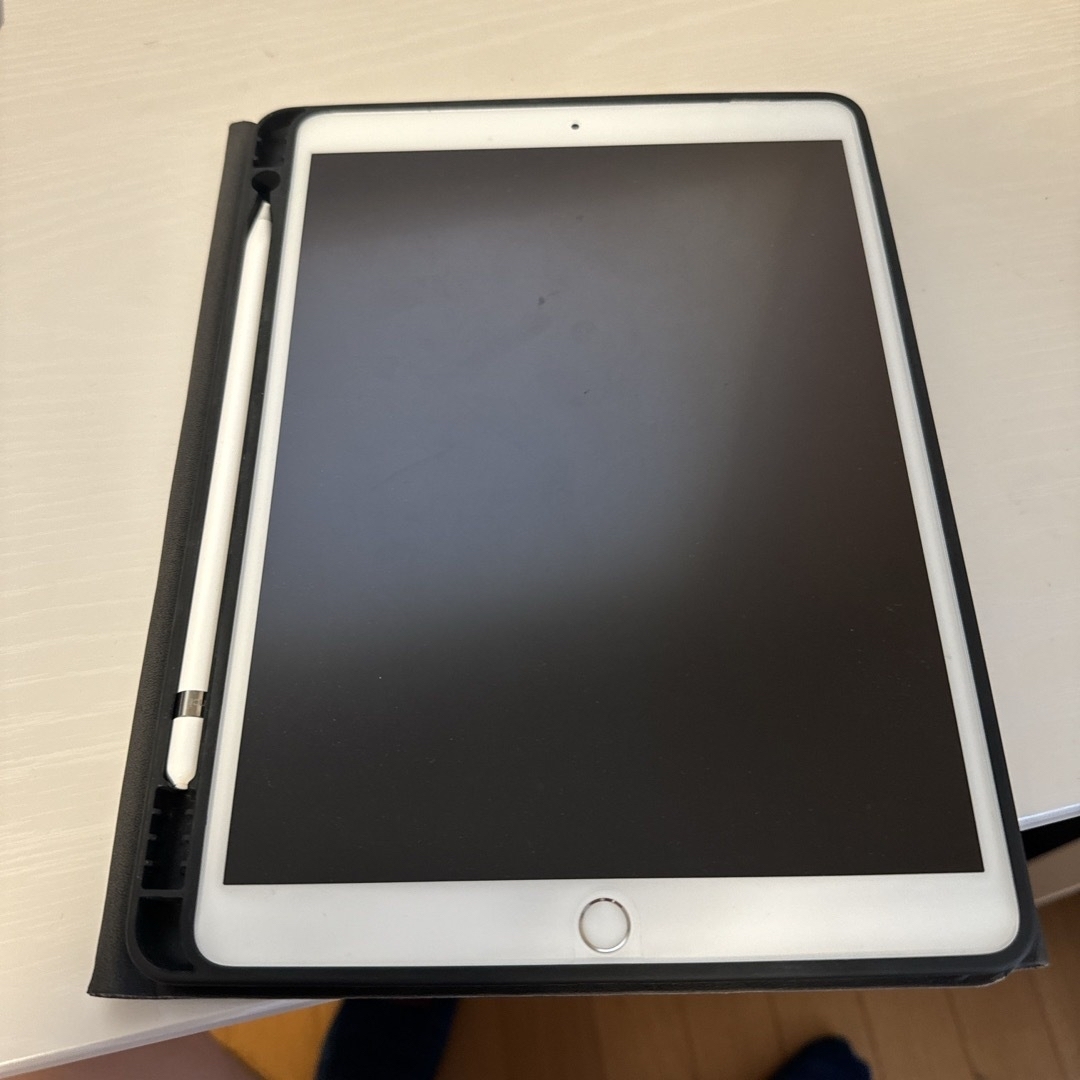 アップル iPad Pro 10.5 インチ WiFi 64GB シルバー スマホ/家電/カメラのPC/タブレット(タブレット)の商品写真