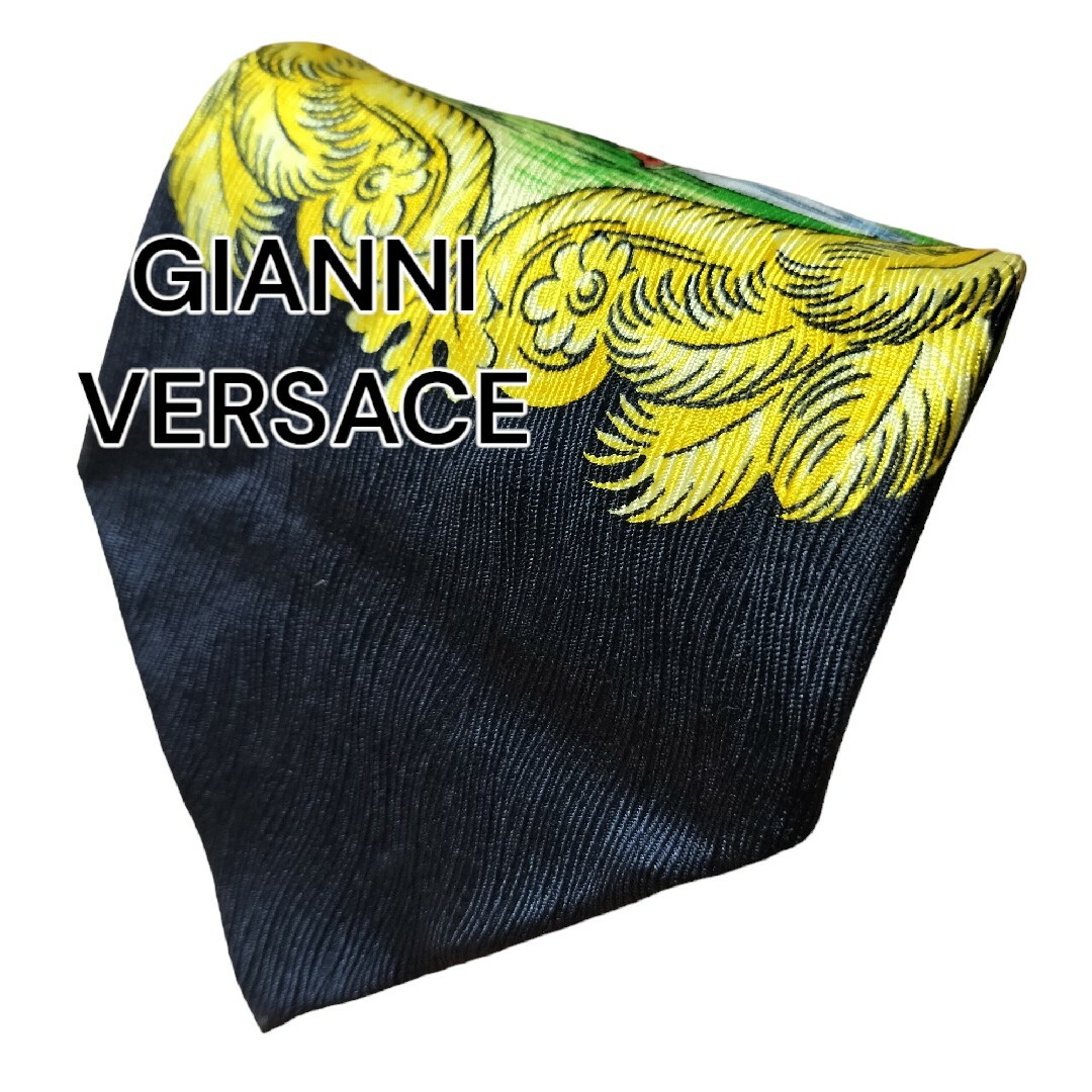 Gianni Versace(ジャンニヴェルサーチ)の【GIANNI VERSACE】　ブラック系　総柄　イタリア製 メンズのファッション小物(ネクタイ)の商品写真