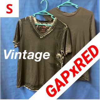 ギャップ(GAP)の【ビンテージ　ギャップTシャツ】ギャップ　レッドコラボ＋グレー　Tシャツ 2枚(Tシャツ/カットソー(半袖/袖なし))