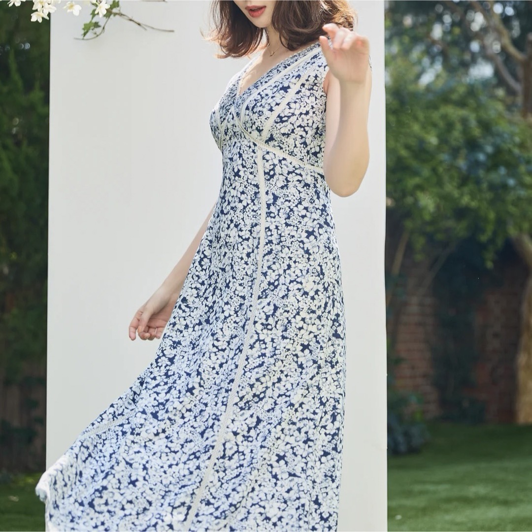 Lace Trimmed Floral Dress レディースのワンピース(ロングワンピース/マキシワンピース)の商品写真