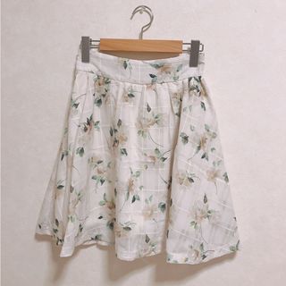 マジェスティックレゴン(MAJESTIC LEGON)の未使用 花柄スカートパンツ オフホワイト(キュロット)