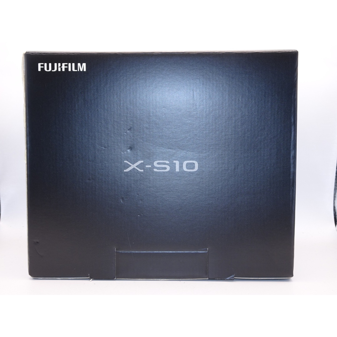 【外観特上級】FUJIFILM ミラーレスデジタルカメラ X-S10 ボディ F X-S10 ブラック スマホ/家電/カメラのカメラ(ミラーレス一眼)の商品写真