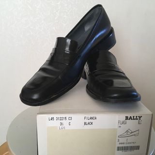 バリー(Bally)のバリー　ローファー　黒　美品(ローファー/革靴)