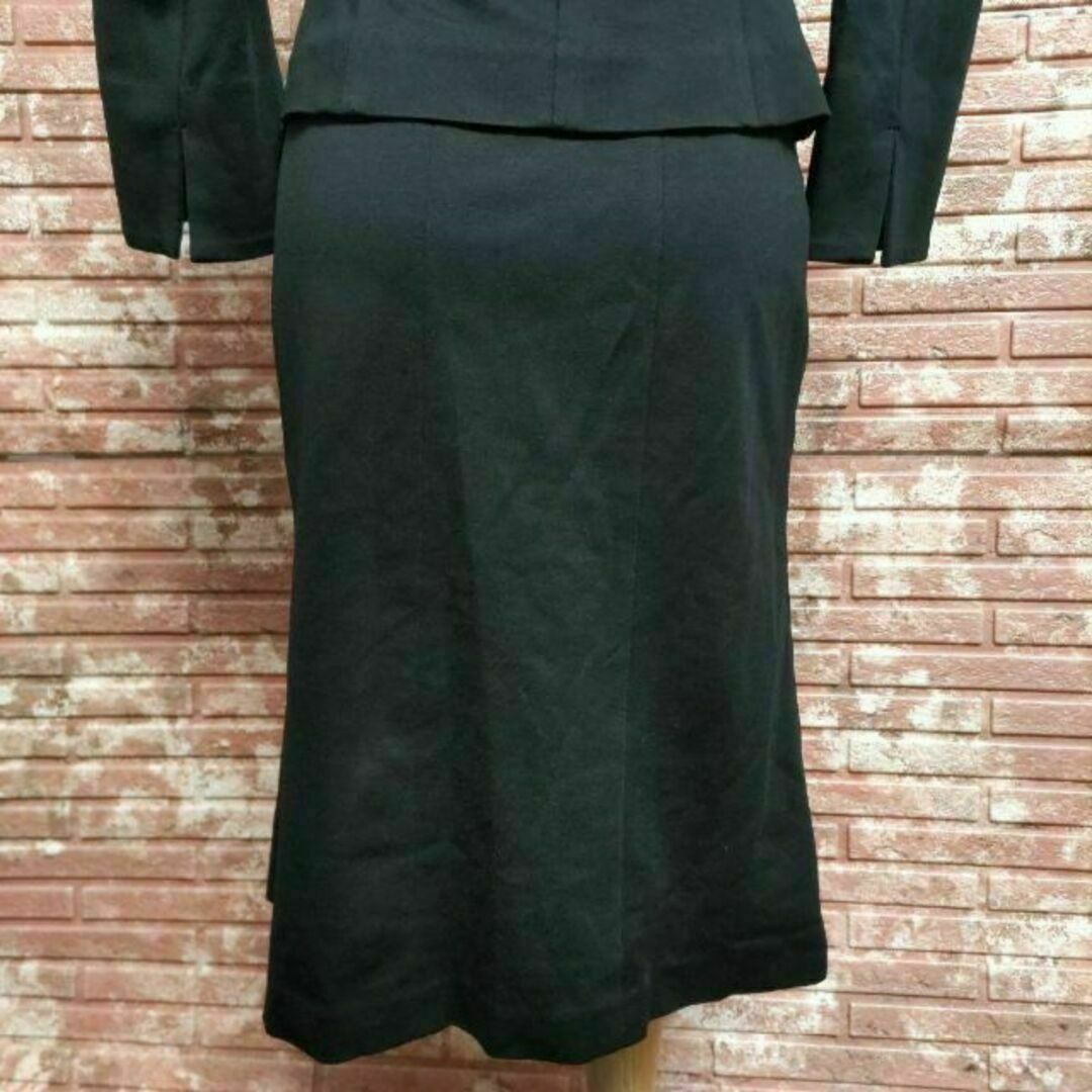 Apuweiser-riche(アプワイザーリッシェ)のアプワイザーリッシェ 伸縮性抜群ストレッチ素材 スカートスーツ 黒 サイズ2 レディースのフォーマル/ドレス(スーツ)の商品写真