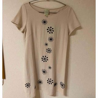 シビラ(Sybilla)のシビラ  Tシャツ　カットソー　お花　刺繍　サイズL(カットソー(半袖/袖なし))