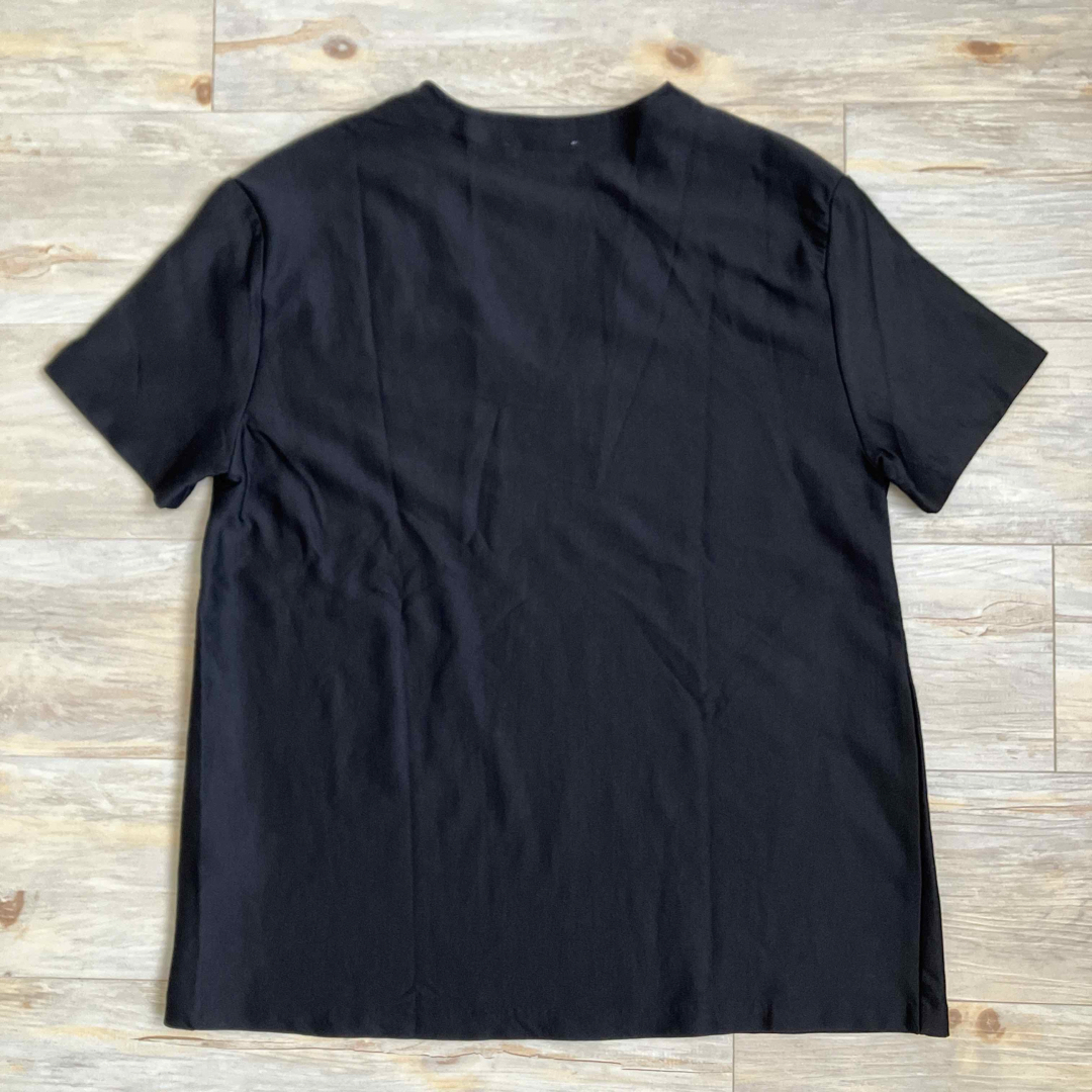 ZARA(ザラ)のZARAザラトラフィック　ブラックVネックTシャツ レディースのトップス(カットソー(長袖/七分))の商品写真