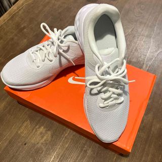 ナイキ(NIKE)の[ナイキNIKE] レボリューション 6  ホワイト25.5cm(スニーカー)