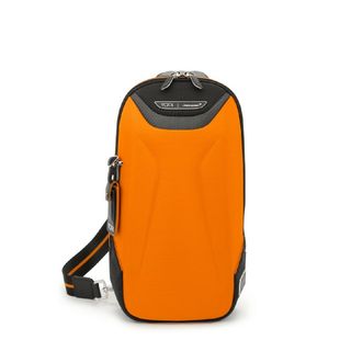 トゥミ(TUMI)のTUMI × MCLAREN トルク スリング【新品未使用】(ボディーバッグ)