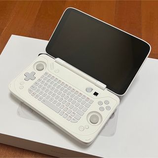 AYANEO FLIP KB　16GB・512GB　ホワイト　7840U(携帯用ゲーム機本体)