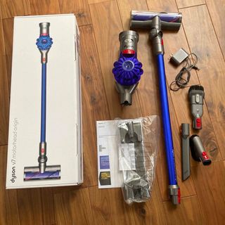 ダイソン(Dyson)のダイソン　掃除機　v7(掃除機)