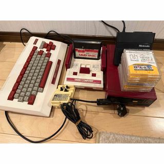 ファミリーコンピュータ(ファミリーコンピュータ)のファミコン(家庭用ゲーム機本体)