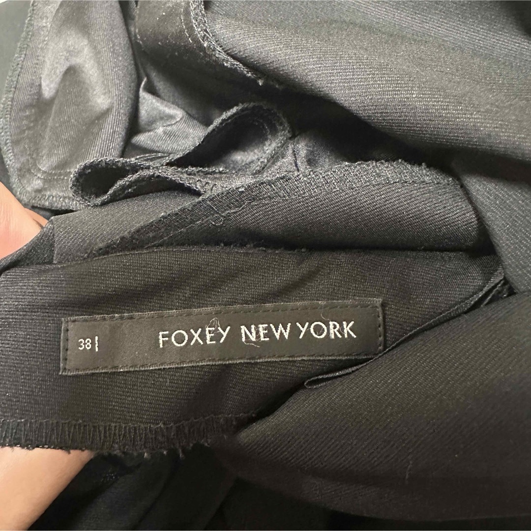 FOXEY NEW YORK(フォクシーニューヨーク)の極美品　FOXEY NEW YORK  形状記憶　裾プリーツデザインスカート  レディースのスカート(ひざ丈スカート)の商品写真