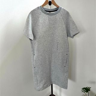 ユニクロ(UNIQLO)の【未使用】ユニクロ ドライスウェットワンピース (半袖） Mサイズ(ミニワンピース)