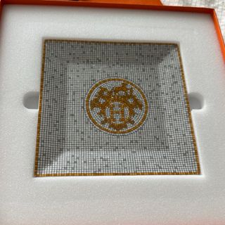 エルメス(Hermes)の【未使用】◯エルメス◯ゴールド 　モザイク　プチカレ15×15(食器)