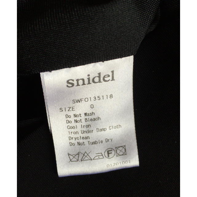 SNIDEL(スナイデル)の難ありsnidelエプロンフリルスカート レディースのスカート(ひざ丈スカート)の商品写真