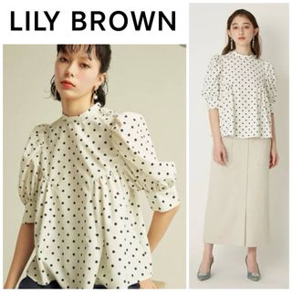 リリーブラウン(Lily Brown)のLILY BROWN リリーブラウン ビジューポイントボリュームブラウス(シャツ/ブラウス(半袖/袖なし))