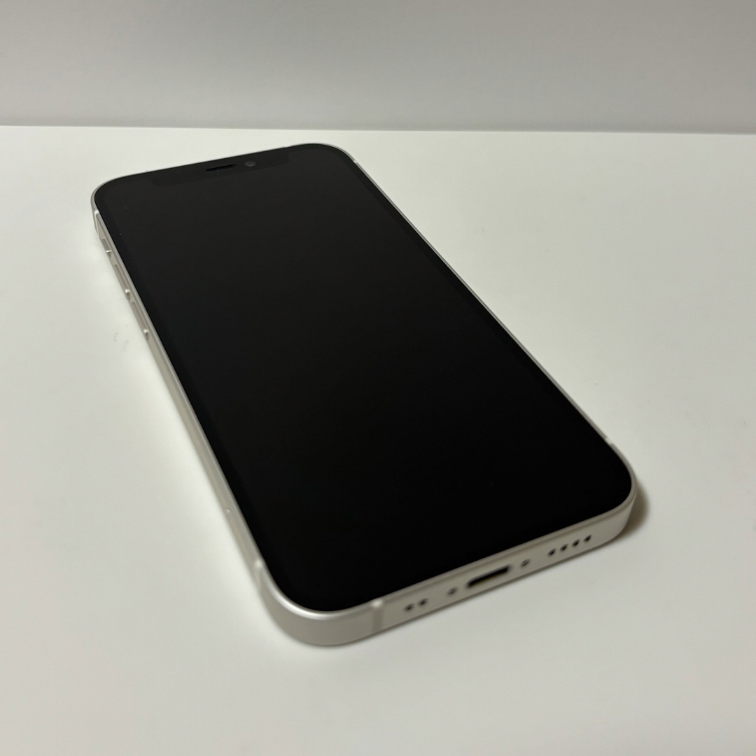 Apple(アップル)のApple iPhone 12 mini ホワイト 128GB  スマホ/家電/カメラのスマートフォン/携帯電話(スマートフォン本体)の商品写真