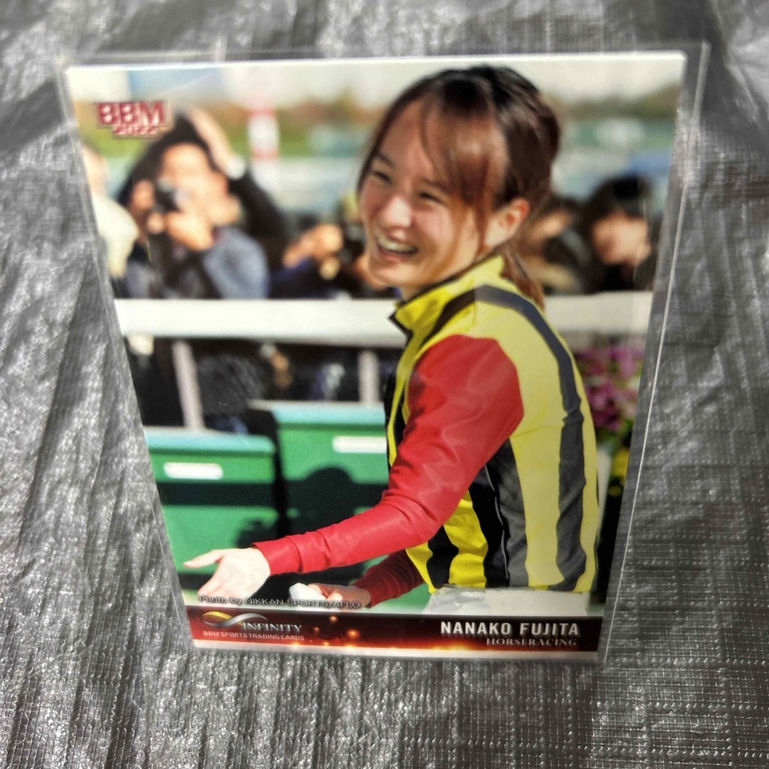 BBM 2022 Infinity 藤田菜七子　競馬騎手　No.75 エンタメ/ホビーのトレーディングカード(シングルカード)の商品写真
