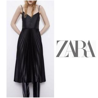 ザラ(ZARA)のZARA フェイクレザー　プリーツワンピース　ブラック(ロングワンピース/マキシワンピース)