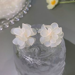 ピアス　花びら　白　豪華　上品　立体　オフィス　韓国　シンプル　おしゃれ　華やか(ピアス)