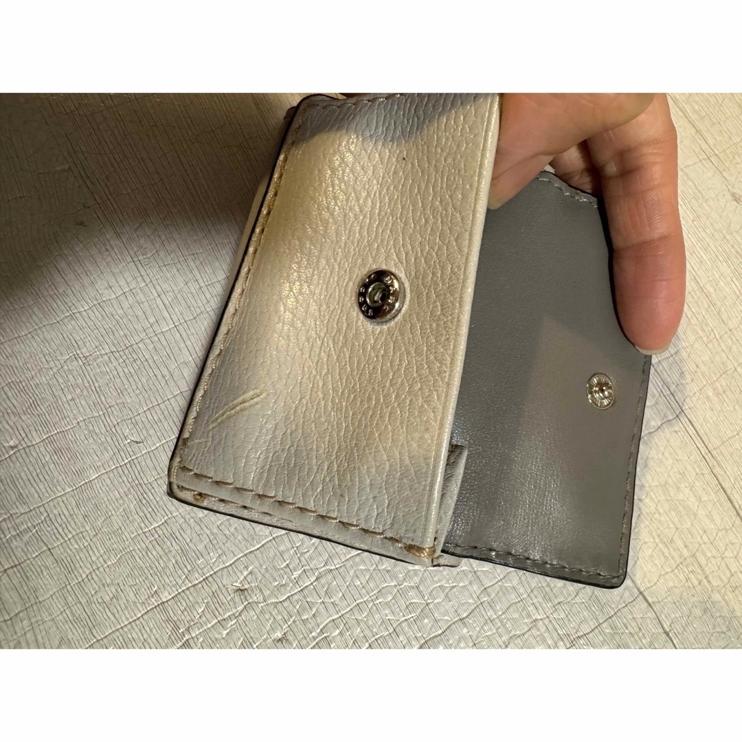 MARC JACOBS - MARC JACOBS 三つ折り ミニ財布 グレージュの通販 MARC JACOBS - MARC JACOBS 三つ折り ミニ財布 グレージュの通販