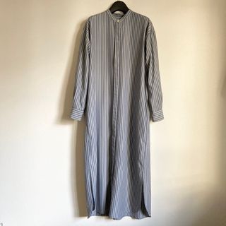 イエナ(IENA)の【美品】IENA イエナ くすみブルー バンドカラー シャツワンピース M(ロングワンピース/マキシワンピース)