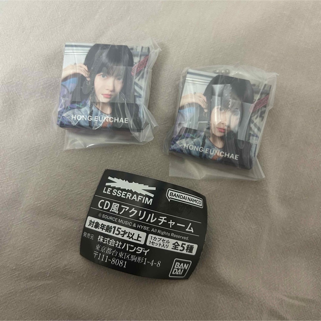 LE SSERAFIM(ルセラフィム)のLE SSERAFIM ルセラフィム CD風アクリルチャーム ウンチェ エンタメ/ホビーのタレントグッズ(アイドルグッズ)の商品写真