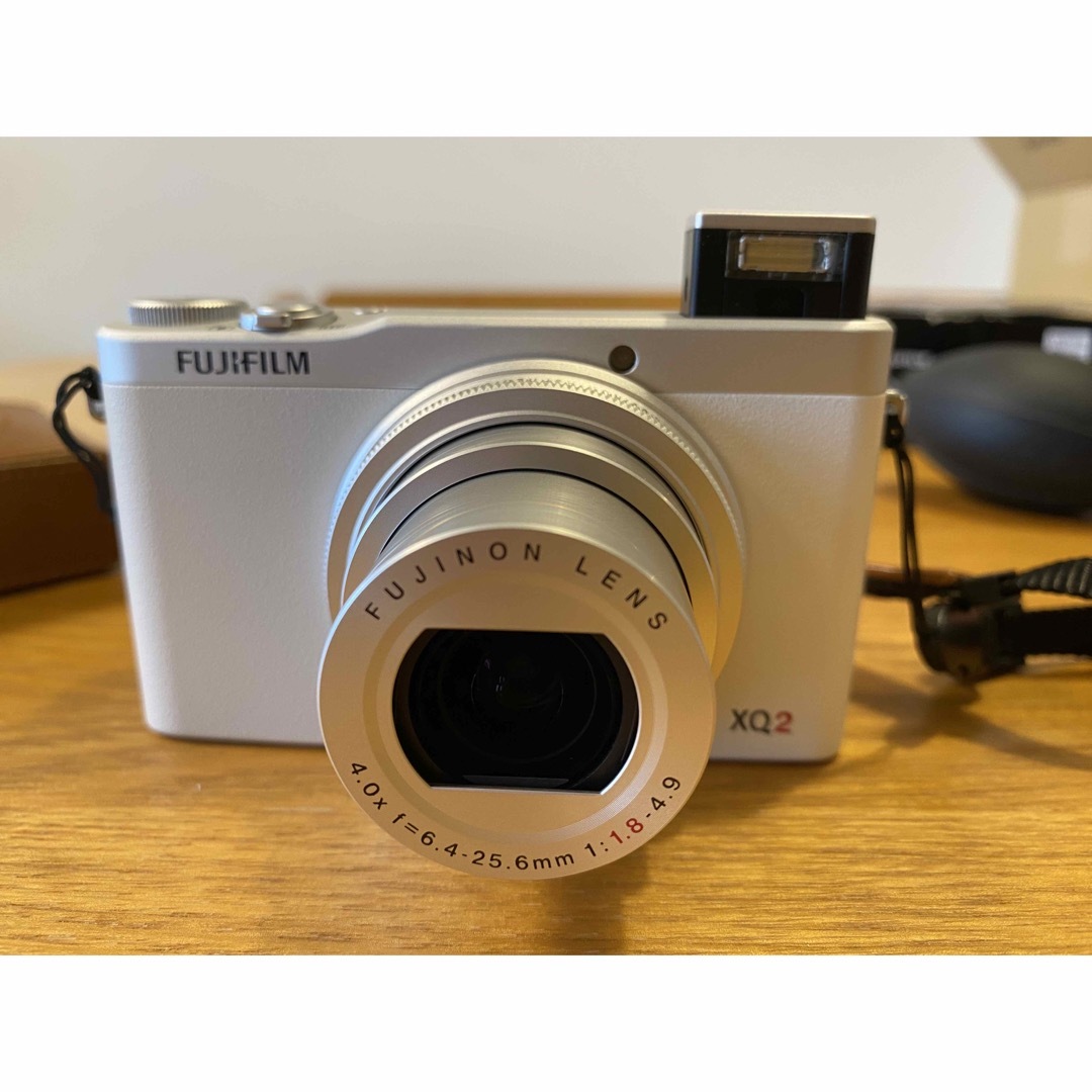 富士フイルム(フジフイルム)のXQ2 スマホ/家電/カメラのカメラ(コンパクトデジタルカメラ)の商品写真
