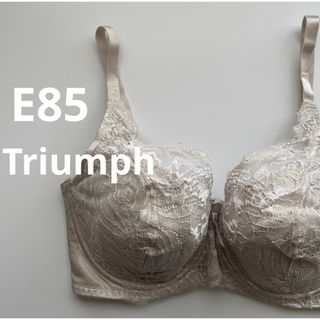 トリンプ(Triumph)の新品　トリンプ  E85 グレー　フルカップブラ　花柄レースブラ　大きいサイズ(ブラ)