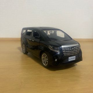 トヨタ・アルファード   1:32ミニカー   黒(ミニカー)