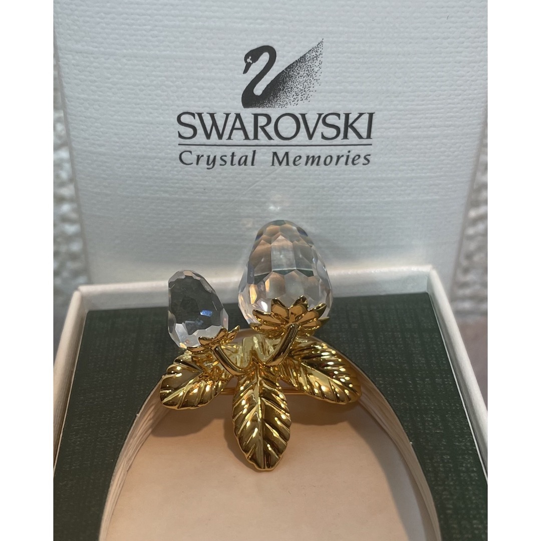 SWAROVSKI(スワロフスキー)のSWAROVSKI スワロフスキー クリスタルメモリーズ バラ 薔薇 ブローチ  レディースのアクセサリー(ブローチ/コサージュ)の商品写真