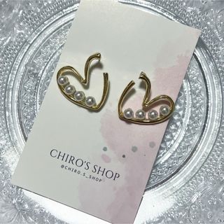 【ハンドメイド】ゴールドハートのパールピアス　イヤリング(ピアス)