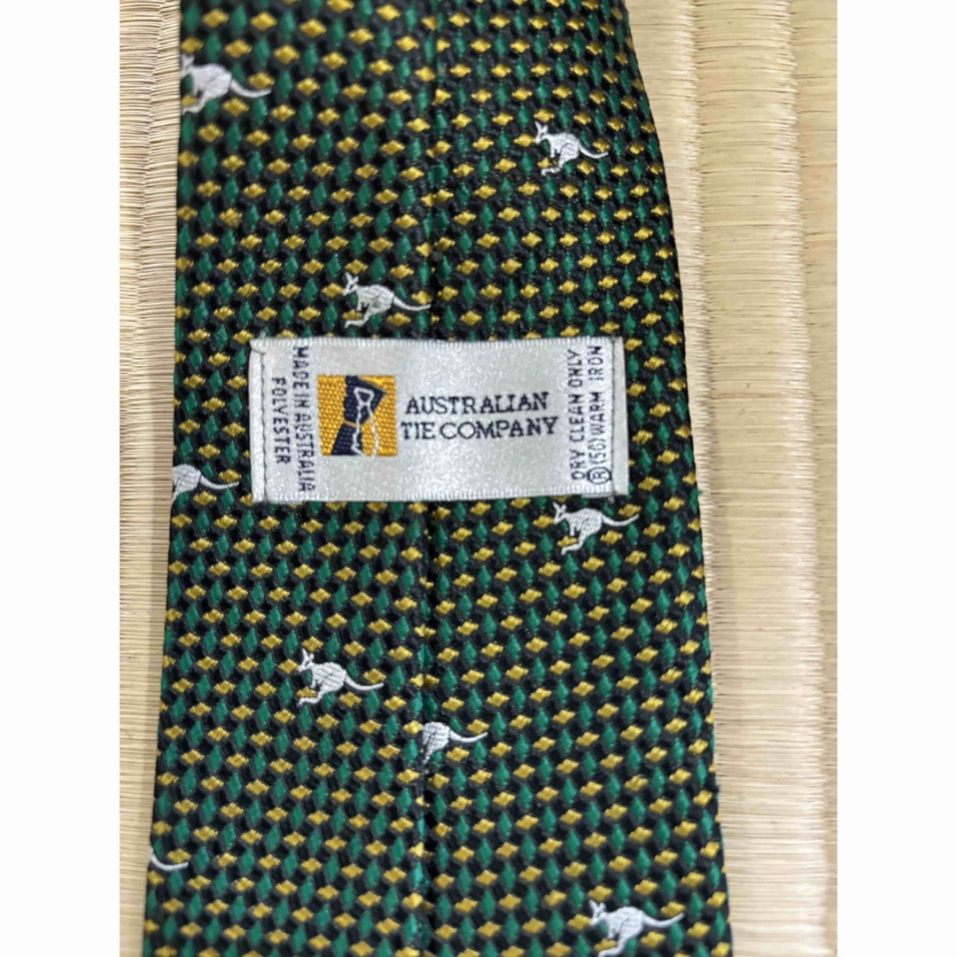 ネクタイ　グリーン　カンガルー柄　オーストラリア土産 メンズのファッション小物(ネクタイ)の商品写真