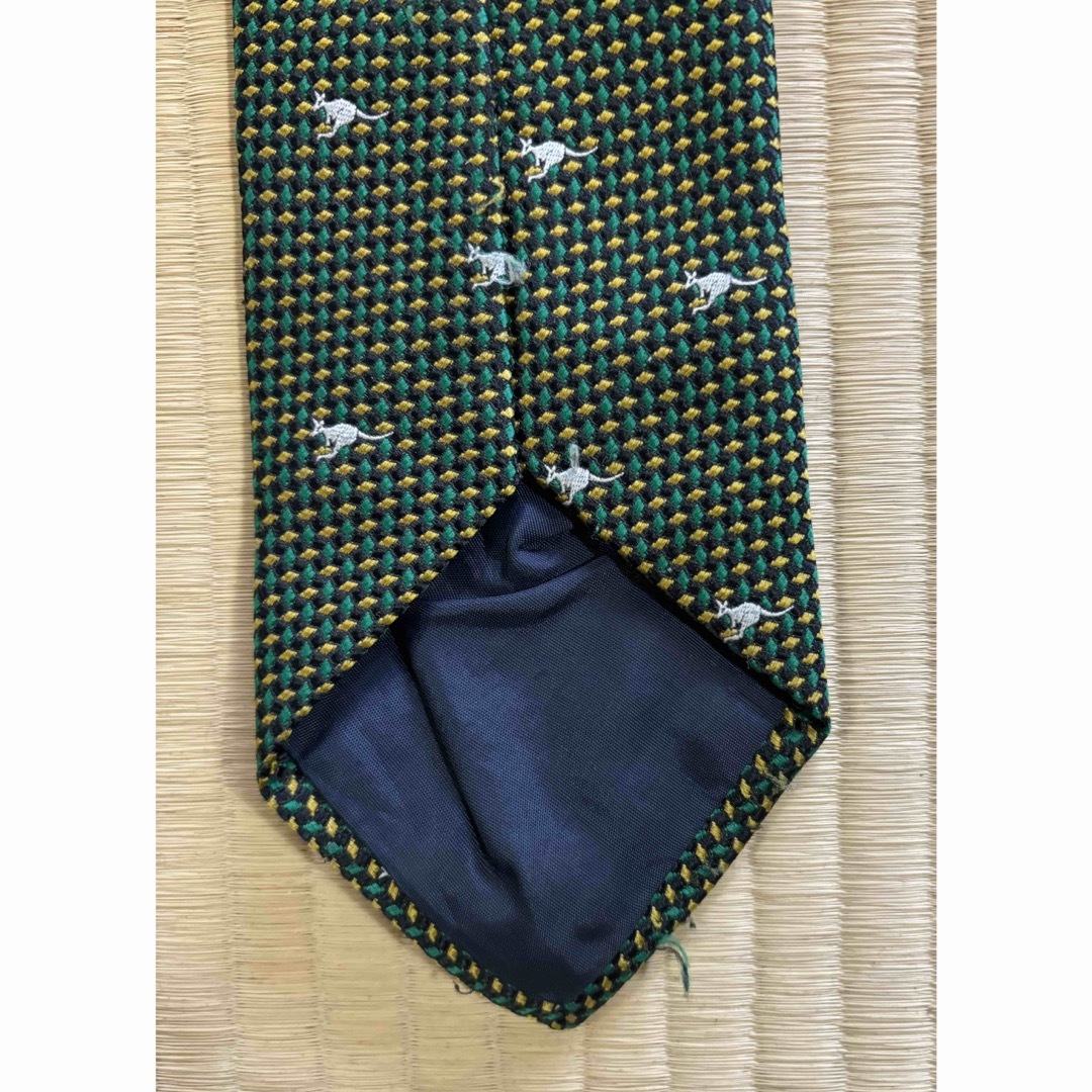 ネクタイ　グリーン　カンガルー柄　オーストラリア土産 メンズのファッション小物(ネクタイ)の商品写真