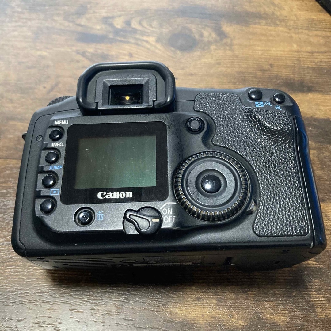 Canon DS126061  スマホ/家電/カメラのカメラ(デジタル一眼)の商品写真