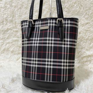 バーバリー(BURBERRY)の【極美品】バーバリーズ マルチチェック バケツ型 ショルダーバッグ 黒 赤 白(ショルダーバッグ)