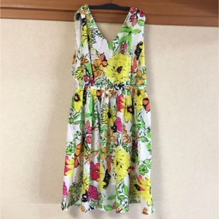 新品 未使用 花柄 ワンピース (ひざ丈ワンピース)