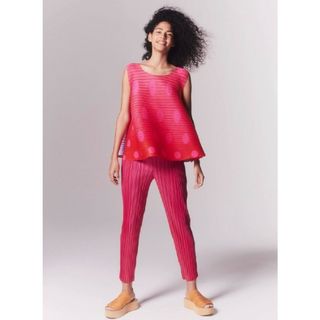 プリーツプリーズイッセイミヤケ(PLEATS PLEASE ISSEY MIYAKE)のPLEATS PLEASE VEGE MIX 1 トップス ピンク(Tシャツ(半袖/袖なし))