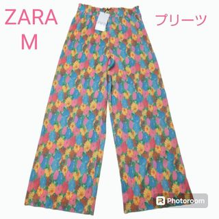 ザラ(ZARA)の未使用 ZARA プリーツワイドパンツ 総柄 花柄 Mサイズ(カジュアルパンツ)