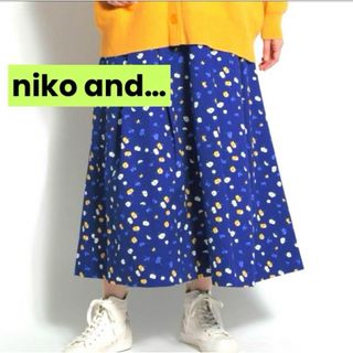 ニコアンド(niko and...)の【ニコアンド…niko and…】小花柄ロングスカート  ブルー　マキシ丈(ロングスカート)