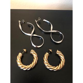 ザラ(ZARA)のZARAザラ】ピアス2点セットツイストフープゴールド&リボンシルバー(ピアス)