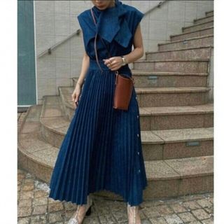 アメリヴィンテージ(Ameri VINTAGE)の美品♡ AMERI  DENIM LIKE PLEATS DRESS (ロングワンピース/マキシワンピース)