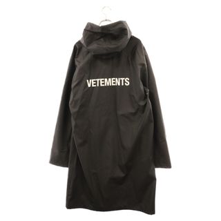 VETEMENTS ヴェトモン バックロゴプリント オーバーサイズ レインコート ブラック WAH18JA24