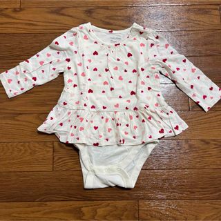 ベビーギャップ(babyGAP)のbeby Gap ロンパース　ハート柄　12-18m(ロンパース)